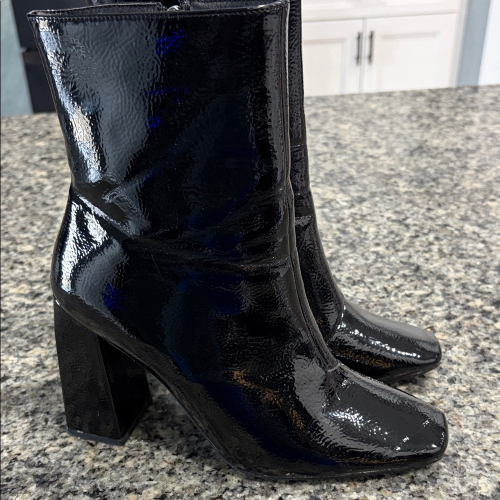 Sleek Black Patent Leather Heeled Boots - Picture 4 of 9